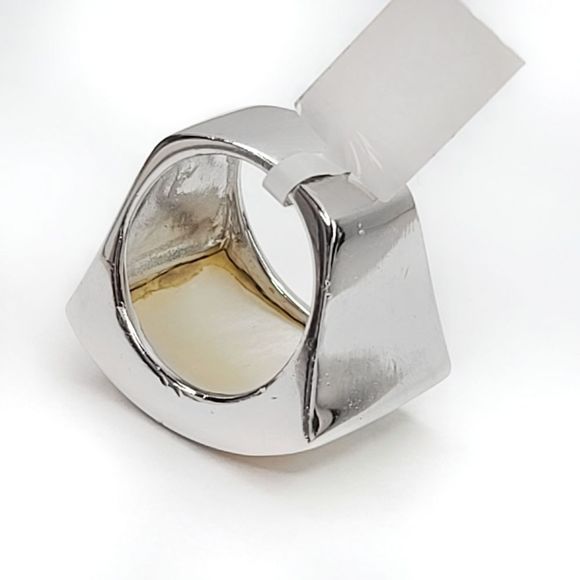 Chapal Zenray | Sterling Silver Mother of Pearl Rectangular Ring | 8 - Picture 10 of 10